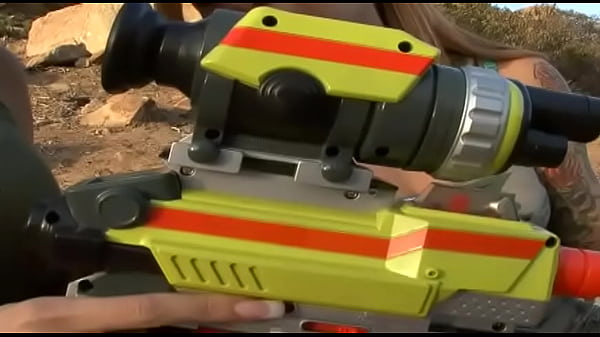 Scarlett Hunts For Lesbians Like Rachel Starr And Louisa Lanewood