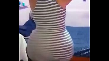 Mature woman with a huge ass shaking that big butt 36 sec