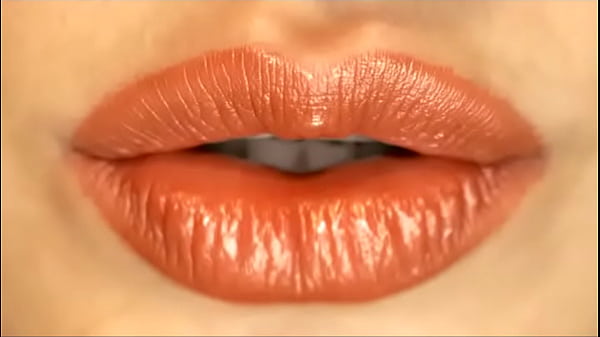 Blue-eyed Beauty and Her Hot Body are Too Tempting to Resist