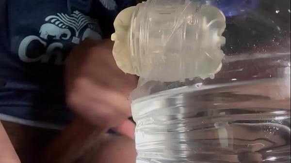 Download Video - SinglePlayerBKK jerk off and cum in water