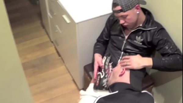 3 JORDAN fodido por tênis por KADER um árabe hétero pau grande