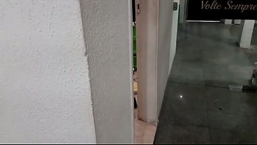 Ni&ntilde;a Jovencita es tan puta arrecha que se escapa de su casa estando castigada para recibir Chimbo y una buena culiada!