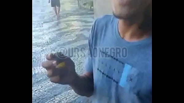 Levei doces para os meninos do centro e o jogo ...