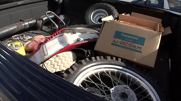 Tia Cyrus Lets Her Stud Shave Her Pussy Before They Bone