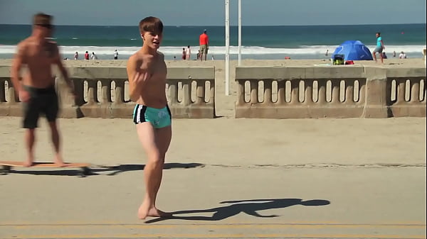 Twink dancing in the beach with speedo bulge / ...