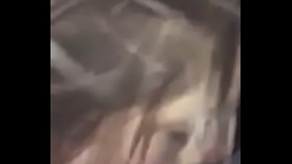 Teen Suce Le Sperme Et Le Crache Sur Ses Seins