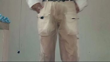 Pañal de tela orinado con pantalon puesto y doble orgasmo