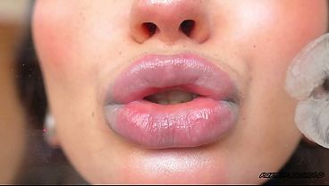 Creamy silver melting kiss close up