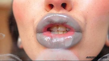 Creamy silver melting kiss close up