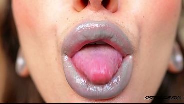 Creamy silver melting kiss close up