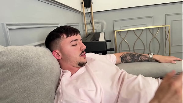 UM F&Atilde; ME VIU NA RUA E PEDIU PRA ME COMER