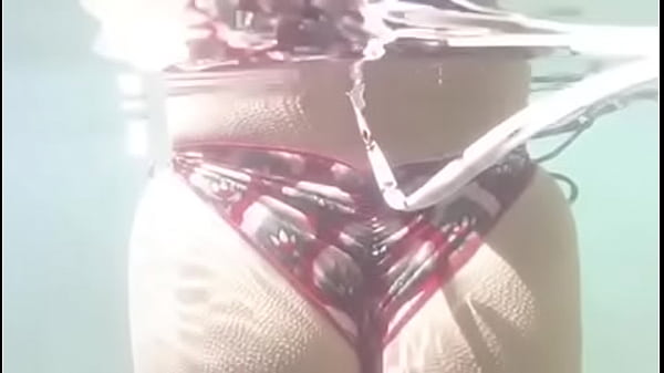 Putinha esposa casada rabuda de bikini