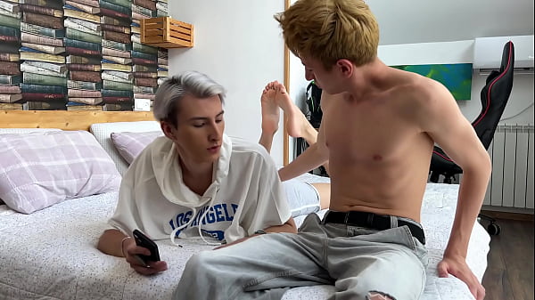 Download Video - I fuck the stepson of the owner of the house but daddy caught us part 1