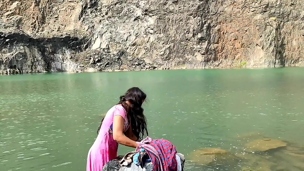 Radhika Bhabhi Outdoor Sex Mms Viral