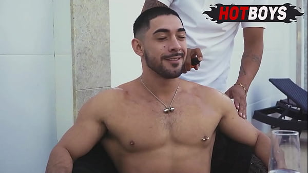 Maromba dando pro tatuado!