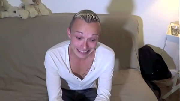 jeune footballer baise un gay en tenue de sport