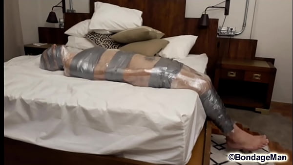 Mummified Samuel Hodecker behind the scenes ang...