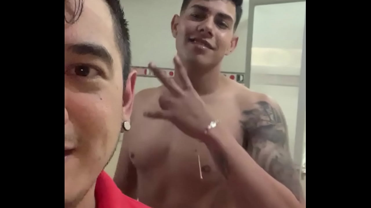 Chico caliente de venezuela recibe la cabeza
                    sex hot blowjob gay head str8 big cock jock big dick venezuela latinos arbe venezolano temm gay alert muchos negros