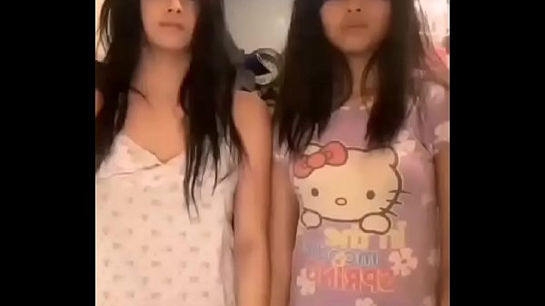 Asiatique Fille Montrer Seins