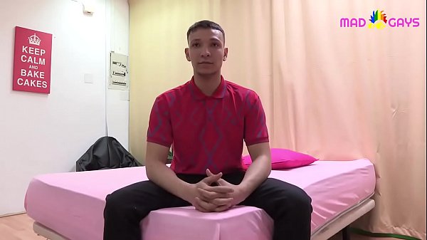 Download Video - Yogur&iacute;n brasile&ntilde;o hetero desparrama todo su esperma sobre los Simpson