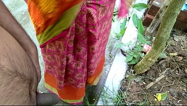 Step-grandmother got fucked by her servant in the courtyard of the house, and pee came out