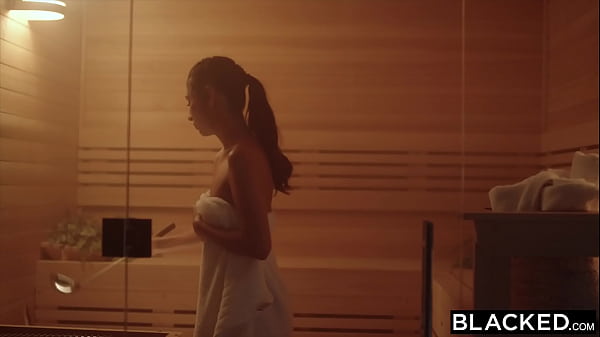 BLACKED Gorgeous Influencer Gianna Devours His BBC At Gym
