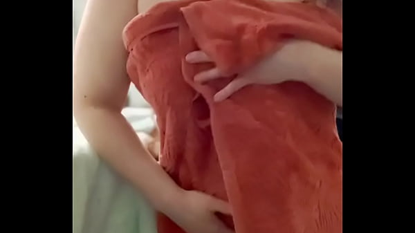 Hello les coquins ? Vous avez passé un bon dimanche ? Moi je sors de la douche ...