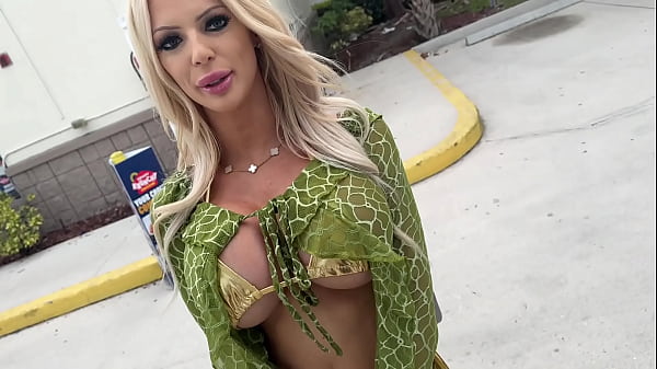 PAWG Brunette Teen Fucked in Public Park