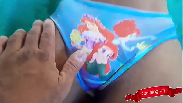 Download Video - Agradecendo pelas calcinhas que o meu padrasto me deu de presente - anal teen 18yo Brazilian