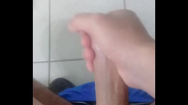 Masturbandome bien rico hasta correrme y derrar...