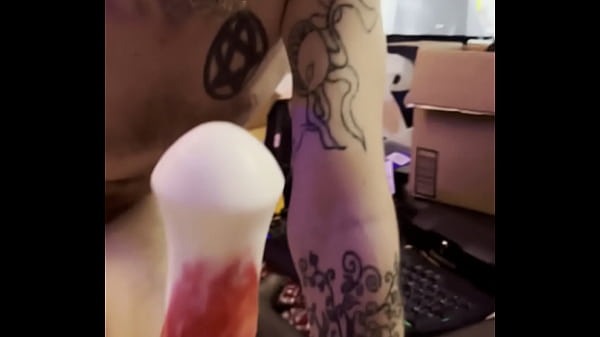 Ruivinha engolidora de pica rebolando com for&ccedil;a