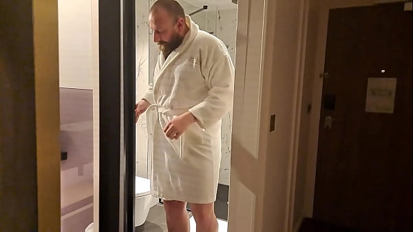 CHUCKY WANTS TO PEE!