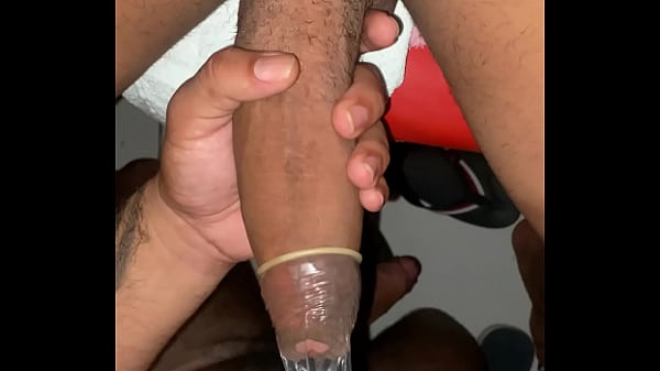 Est&aacute;vamos confraternizando e um convidado me le...