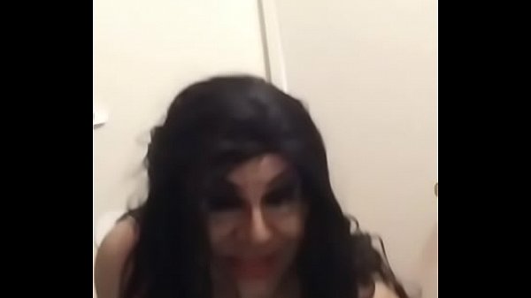 Download Video - Rossa travesti se saca mas leche y fotos muy lindas