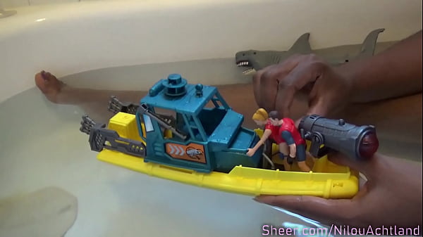 Play time In The Bath : nilou Achtland