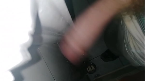 Frappe Ma Trique Contre Le Radiateur