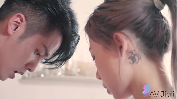 Download Video - Sexy Chinese girl Lin Siyu hard fucks with a boyfrend on the kitchen&period;