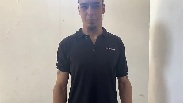 DIVINE BIG ASS SEDUCES THE MESSENGER AS A TIP - SPANISH PORN