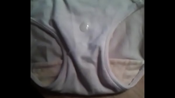 Download Video - Peeking on sis in law-cumming on her panties