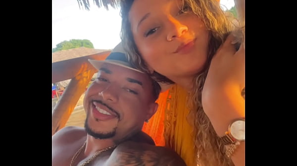 Download Video - Famosinha Casada de Recife dando pro jogador do Flamengo no banheiro nas f&eacute;rias