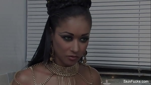 Skin Diamond On The Set