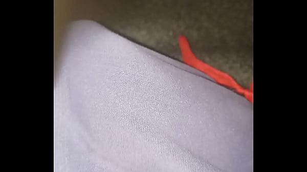 ペニスが硬すぎて飛び上がり続ける