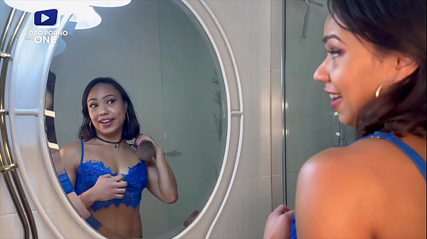 Download Video - Elle fantasmer se faire d&eacute;monter par 2 mecs&comma; c'est bon son fantasme est r&eacute;alis&eacute; et elle aime &ccedil;a &excl;