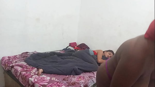 Novinha vs coroa pegando firme