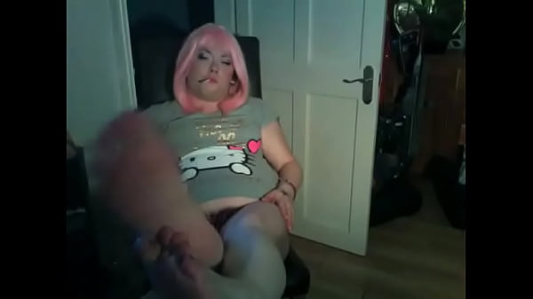 Cute Chubby Girl Tina Snua Smoking A Vogue Slim Cigarette & Showing Her Feet - Foot Fetish