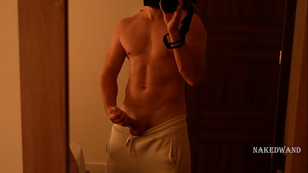 Download Video - Muscular guy couldn't pass by the mirror without jerking off