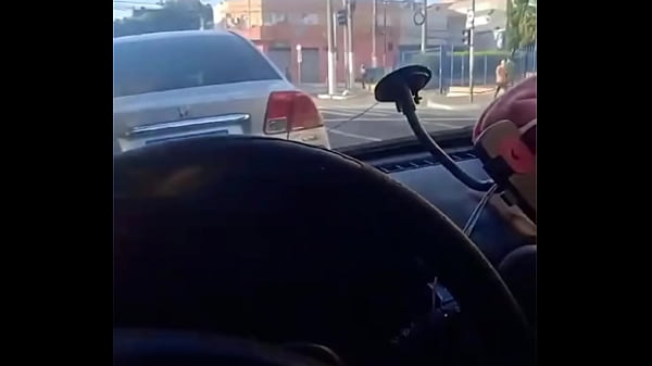 Download Video - FAZENDO UMA CHAMADA DE VIDEO NO TATUAPE ENQUANTO O MARIDO DIRIGE