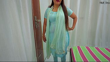 Cylinder de do bhaiya pls- Indian neighbour's hot wife fucked exchange of cylinder, got cum on hairy pussy.