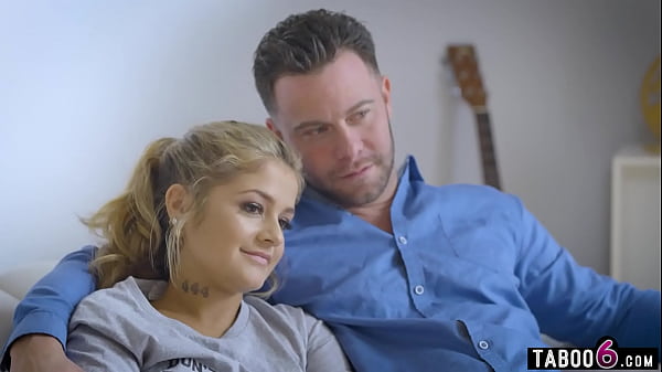 Download Video - Boyfriend finds out his new teen girlfriend Ryan Reid is on OF and he didnt like it at all