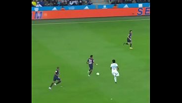 Menino Ney colocando as espanholas na chapa